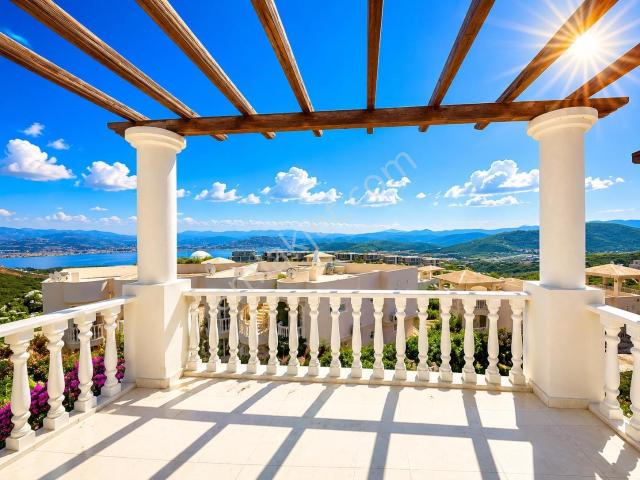 Bodrum'a Yakın Özel Plajlı Sitede Tamamen Yenilenmiş Satılık Ev