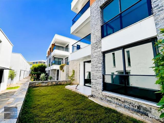 Bodrum'a Yakın Site İçerisinde Havuzlu 2+1 Bahçe Dubleksi