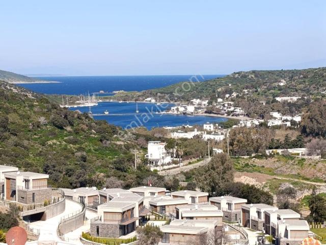 Bodrum'da Satılık Deniz Manzaralı, Bahçeli Ve Özel Plajlı 2+1 Villa