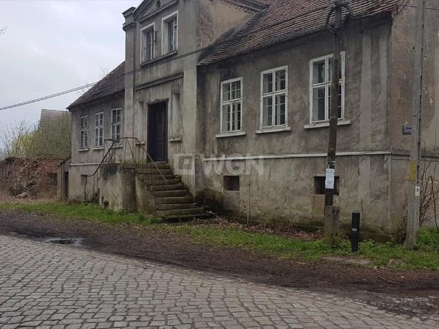 Przestronne 2 pokojowe mieszkanie do remontu na parterze
