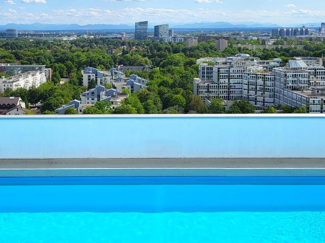 Bogenhausen 15. Stock 3 Zimmer Wohnung mit Alpenblick & Rooftop Pool – Privatverkauf!