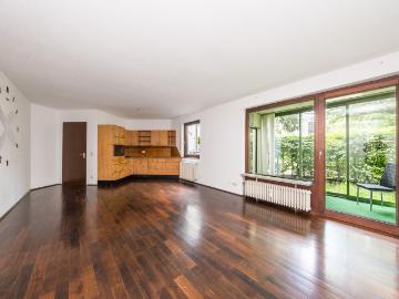 Bogenhausen: 2 Zimmer Erdgeschosswohnung mit Wintergarten, privater Grünfläche & TG Stellplatz!