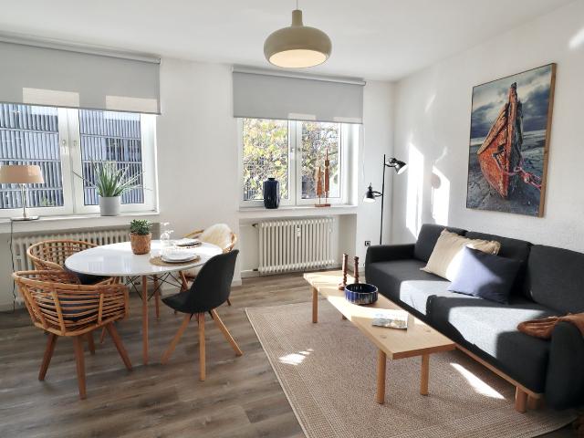 BOHO APARTMENT: balcony + bathtub + Netflix, Essen Amsterdam Apartments for Rent