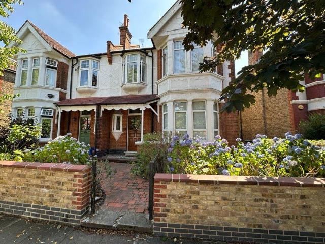 Boileau Road, London 2 bed flat to rent £2,450 pcm £565 pw