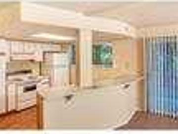 Boise, prime location 3 bedroom, Apartment. Single Car Garage!