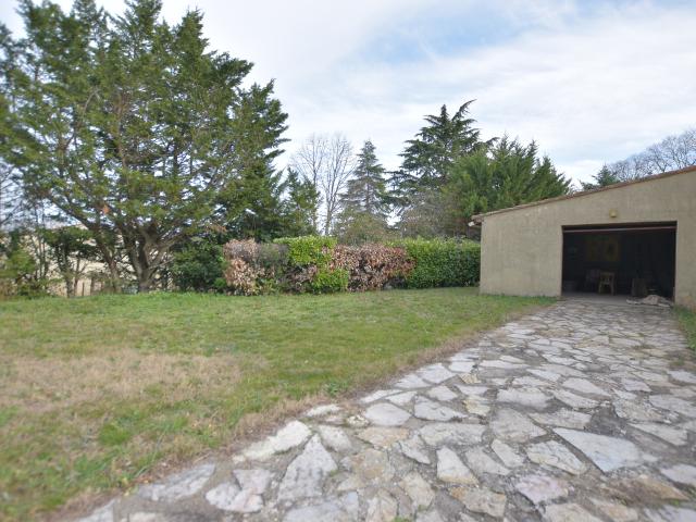 Boisseron Garage de 32 m2 sur 310 m2 de parcelle pour petite Maison Plain pied