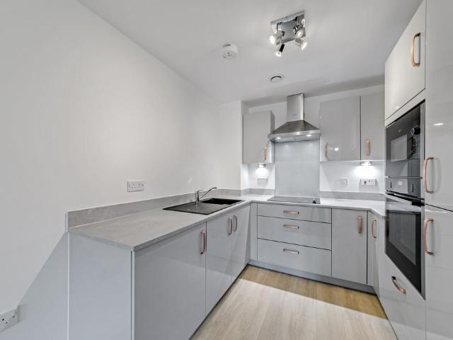 Bolters Lane, Banstead SM7 1 bed retirement property to rent £3,590 pcm £828 pw