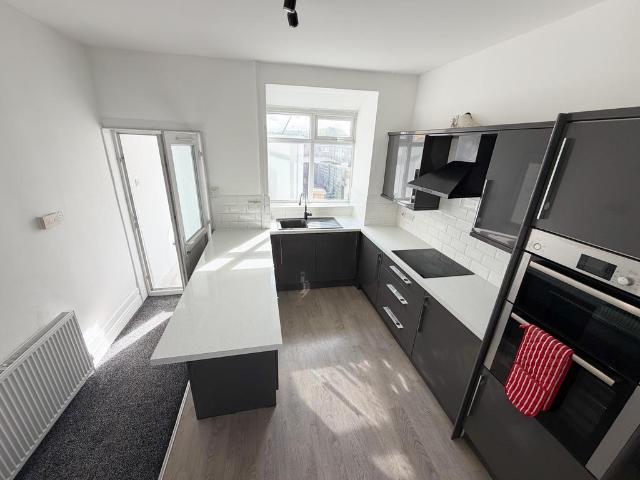 Bolton BL2 2 bed terraced house to rent £865 pcm £200 pw