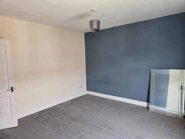 Bolton BL3 2 bed terraced house to rent £850 pcm £196 pw