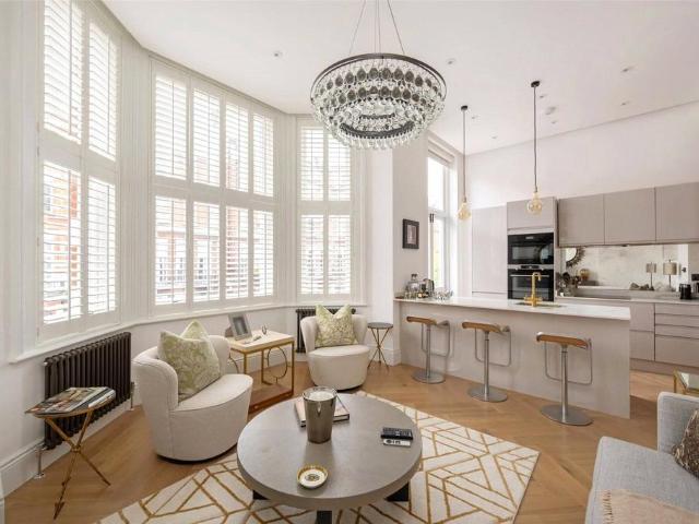 Bolton Gardens, Earl's Court, SW5 2 bed apartment to rent £5,417 pcm £1,250 pw