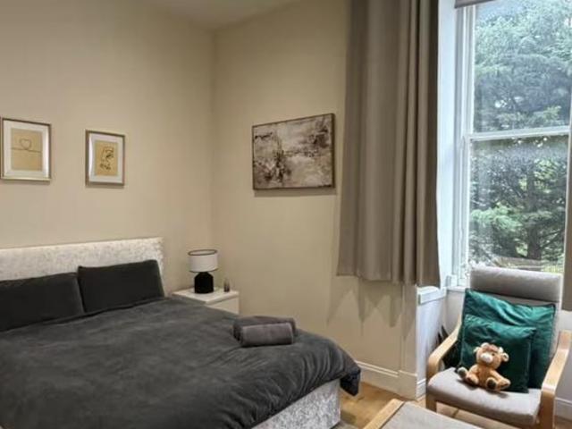 Bolton Drive, Glasgow G42 1 bed flat to rent £915 pcm £211 pw