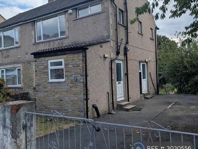 Bolton Lane, Bradford, BD2 3 bed semi detached house to rent £1,000 pcm £231 pw