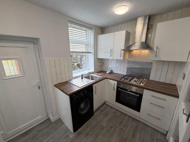 Bolton Road West, Ramsbottom, Bury. 1 bed flat to rent £725 pcm £167 pw