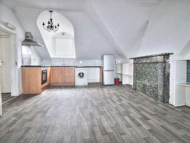 Bolton Road, Eastbourne BN21, 2 bed flat to rent, £1,400 pcm | PrimeLocation