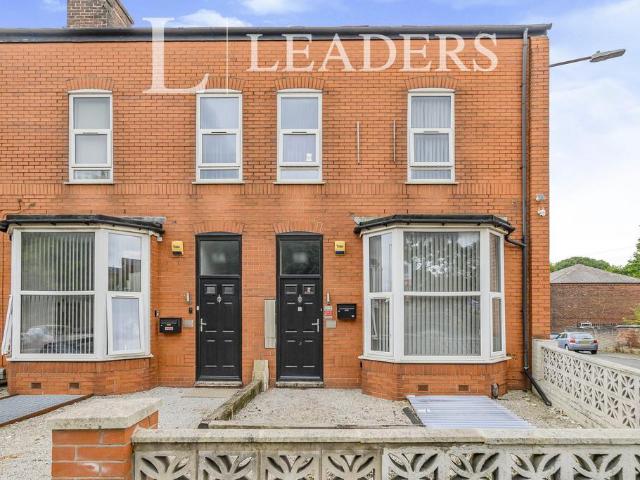 Bolton Road, Farnworth, BL4 8 bed semi detached house to rent £4,850 pcm £1,119 pw