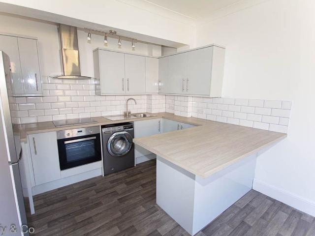 Boltro Road, Haywards Heath RH16, 2 bed flat to rent, £1,350 pcm | PrimeLocation