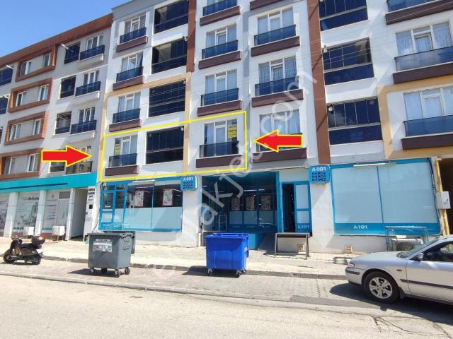 Bolu Aktaş Mah. Cadde Cepheli Mutfak Ayrı 2+1 Satılık Daire Ofis