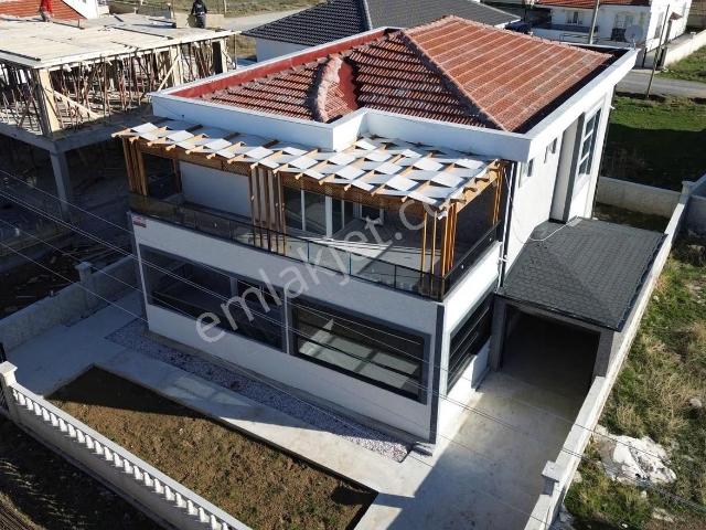 Bolvadin Villa Satılık Geniş Ferah 4,5+1/pergola Teras+kışbahçe