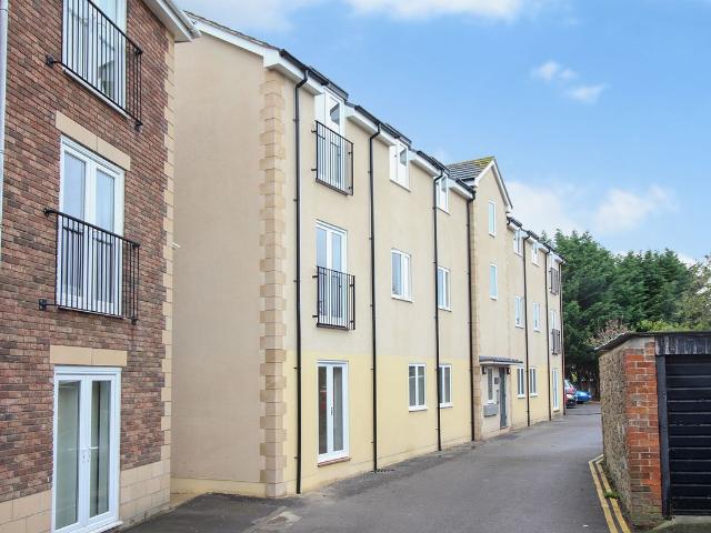 Bolwell Place, Melksham, Wiltshire SN12, 2 bed flat to rent, £975 pcm | PrimeLocation