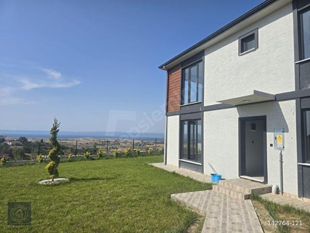BOLAYIRDA 367 M ARSA İÇİNDE SAROS MANZARALI 4+1 MÜSTAKİL VİLLA