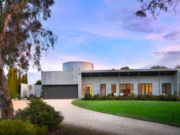 Bold architecture above the treetops, blending modern pavilion living with the Macedon Ranges skyline