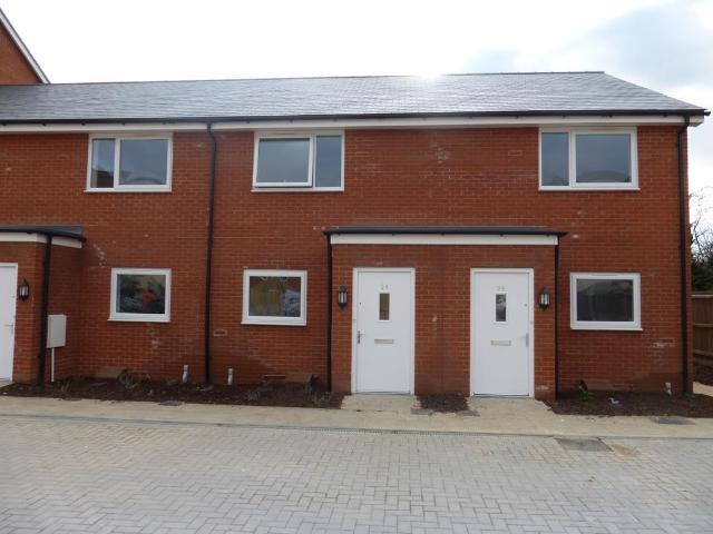 Boldison Close, AYLESBURY 2 bed house to rent £1,425 pcm £329 pw