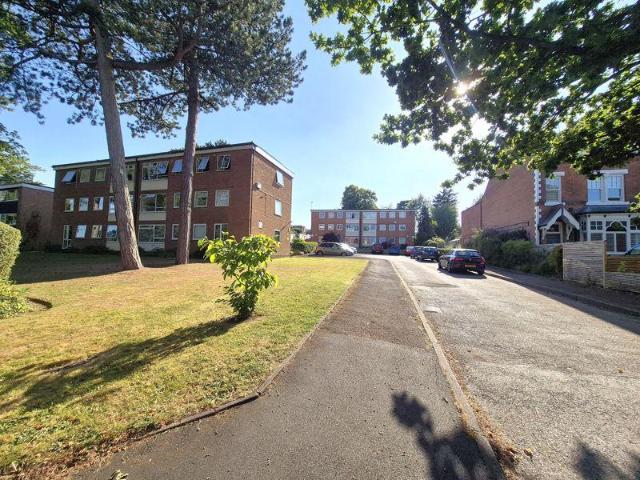 Boldmere Road, Boldmere, Sutton. 2 bed apartment to rent £1,050 pcm £242 pw