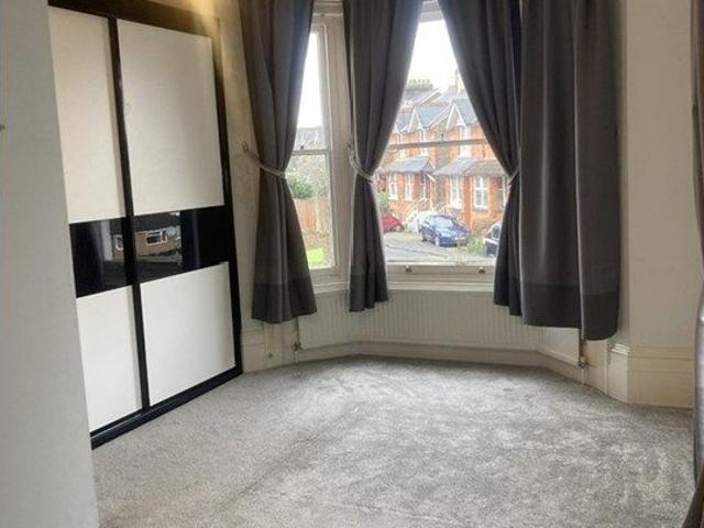 Boldrewood, Redhill RH1, Studio to rent, £1,050 pcm | PrimeLocation