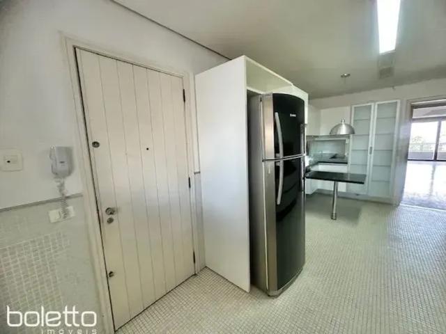 Boletto Imóveis aluga belíssimo apartamento 3 dormitórios, localizado no Bairro