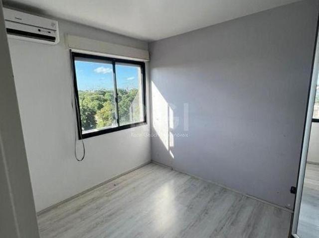 Boletto Imóveis vende apartamento semi mobiliado, 2 dormitórios, Bairro Gloria R