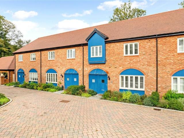 Boleyn Mews, Ascot, Berkshire, SL5 3 bed terraced house to rent £3,850 pcm £888 pw