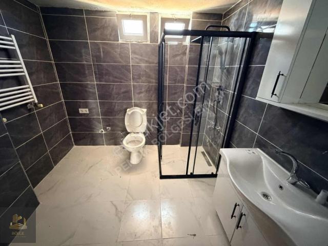 Bölge Emlak'tan Alt Kaynarcada Ara Kat Kiralık 2+1 Daire
