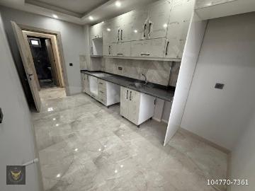 BÖLGENİN EN GENİŞ M2'Lİ METROBÜSE KOMŞU 2+1 ARAKAT DAİRESİ