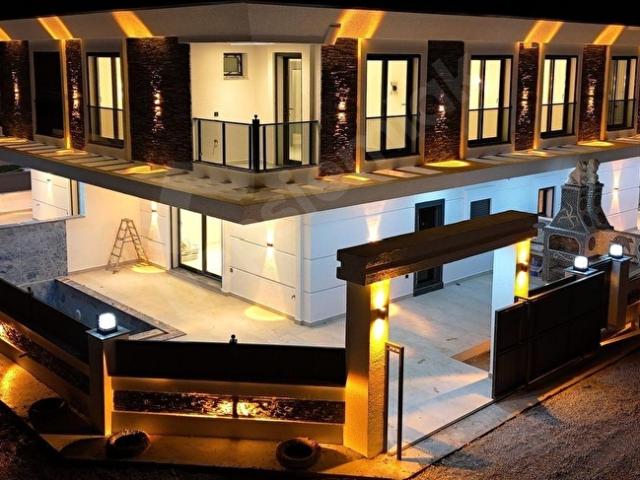 BÖLGENİN EN GÜZELİ, MÜSTAKİL HAVUZLU, OTOPARKLI LÜX 3+1 VİLLA