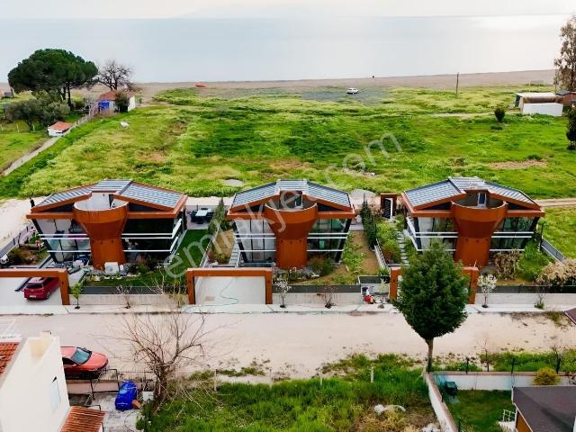 Denize Sıfır Konumda Kapalı Havuzlu Villa !