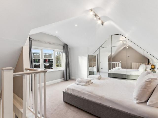 Bolingbroke Walk, Battersea Park SW11, 1 bed terraced house to rent, £2,500 pcm | PrimeLocation