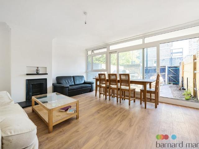 Bolingbroke Walk, London 4 bed house to rent £3,650 pcm £842 pw