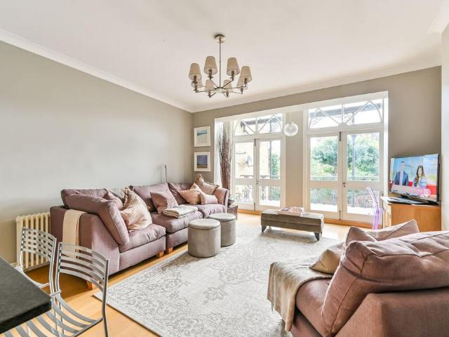 Bolingbroke Grove, Wandsworth Common. 2 bed flat to rent £5,400 pcm £1,246 pw