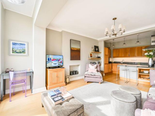 Bolingbroke Grove, Wandsworth Common, London SW11, 2 bed flat to rent, £5,400 pcm | PrimeLocation