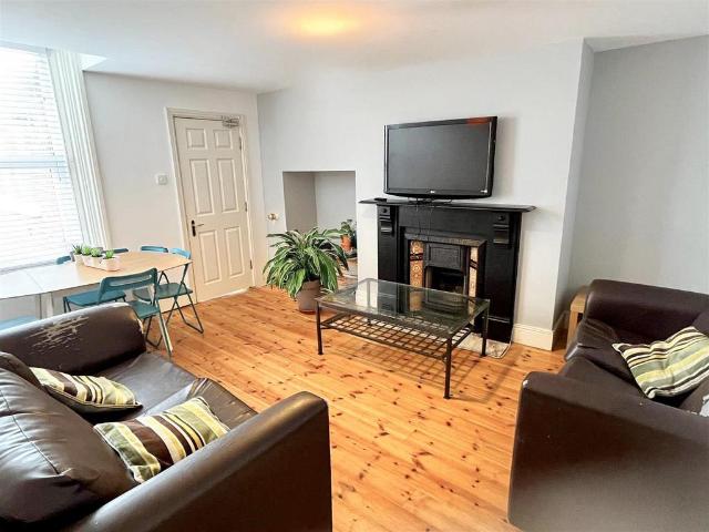 Bolingbroke Street, Heaton 5 bed maisonette to rent £2,607 pcm £602 pw