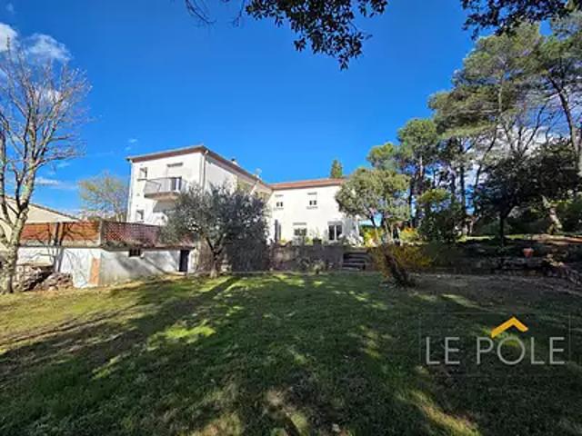 Bollène 84500 Achat / Vente maison 10 pièces t10 au dernier étage parking