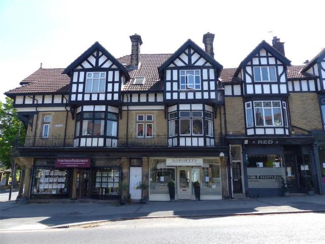 Bolling Road, Ben Rhydding LS29 4 bed apartment to rent £1,050 pcm £242 pw