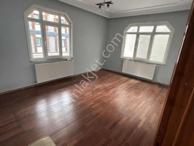 Bolluca Mah. Kiralık 3+1 140 M2 Kullanışlı Temiz Ara Kat Daire