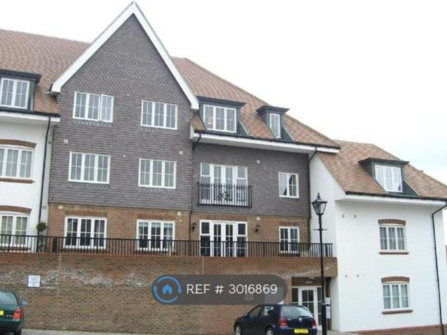Bolnore Village, Haywards Heath RH16, 2 bed flat to rent, £1,395 pcm | PrimeLocation