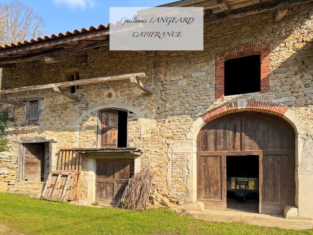 Bolozon 01 Authentique maison en pierres 133 m² – 5 ch – terrain 3200 m² – Dépendances et caves voutées