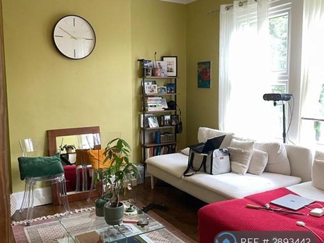Borthwick Road, London, E15 2 bed flat to rent £2,050 pcm £473 pw
