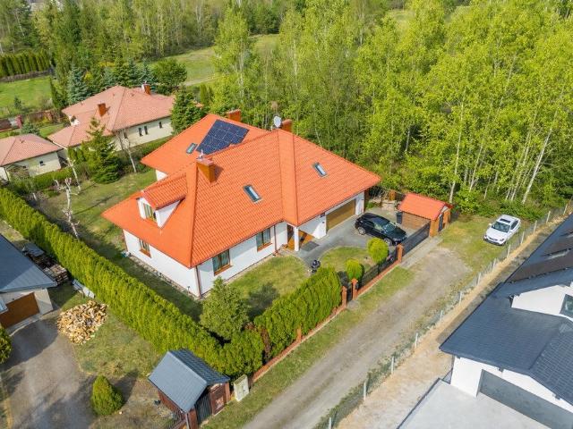 Sprzedam nowoczesny dom 6 pokoi z ogrodem 1000 m² w Borzęcinie