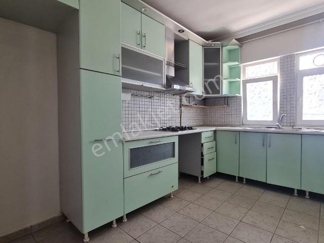 Borahan Sitesinde Asansörlü Otoparklı 160m2 3+1 Temiz Köşe Daire