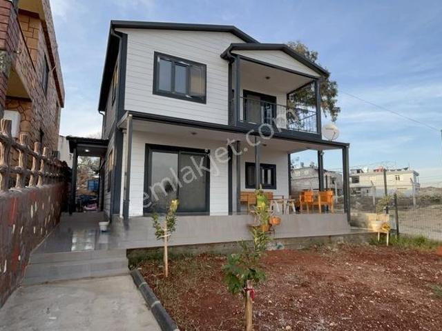 Boran Gayrimenkulden Topalak Köyünde Göl Manzaralı Satılık Villa