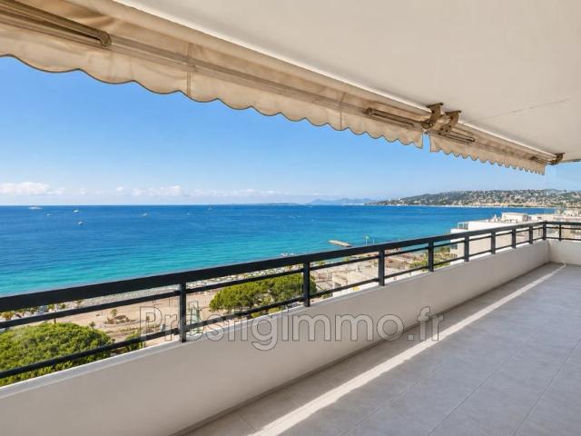Bord de mer, Location appartement 3 pièces 108 m²